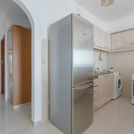 Dorothy's Seaview Apartment Haraki