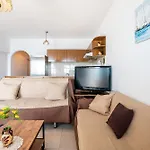 Apartment Dorothy's Seaview Haraki