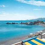 Dorothy's Seaview Apartment Haraki